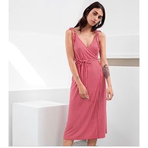 Gorgeous gingham midi dress